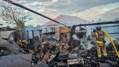 На Сумщині рятувальники ДСНС гасили пожежі під загрозою повторних ударів РФ