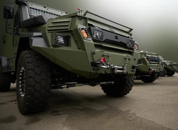 Військові медики отримали ще 17 броньованих евакуаційних автомобілів