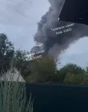 На Київщині масштабна пожежа після ударів РФ, у столиці знову тривога через БпЛА
