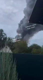 На Київщині масштабна пожежа після ударів РФ, у столиці знову тривога через БпЛА