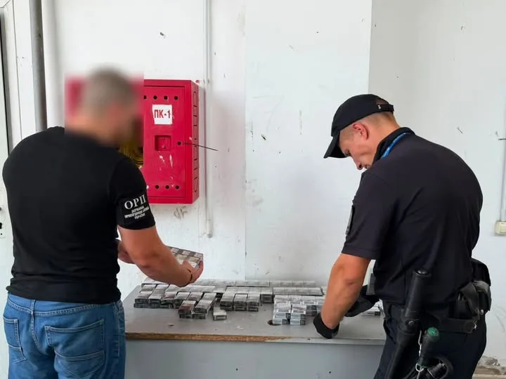 У пункті пропуску «Рава-Руська» двічі за добу виявили цигарки в паливних баках
