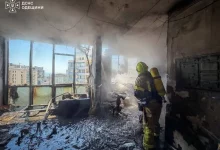 Російський дрон влучив у 24-поверхівку в Одесі, є поранені
