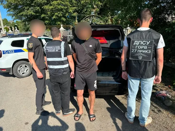 На Закарпатті викрили дві схеми переправлення ухилянтів за 10 тисяч доларів