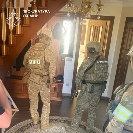 На Буковині затримали чоловіка за вимагання 50 тисяч доларів у власника агробізнесу