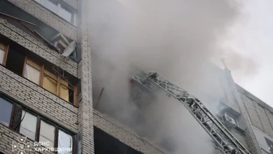 Російський удар по багатоповерхівці в Харкові: рятувальники евакуювали сімох людей