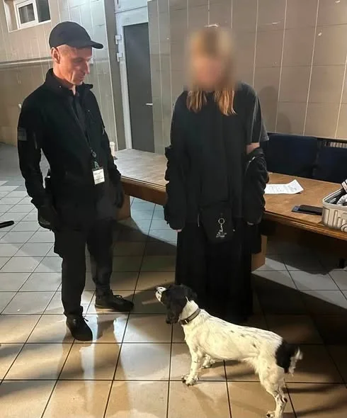 Службові собаки виявили ймовірні наркотики в пунктах пропуску «Краківець» та «Угринів»