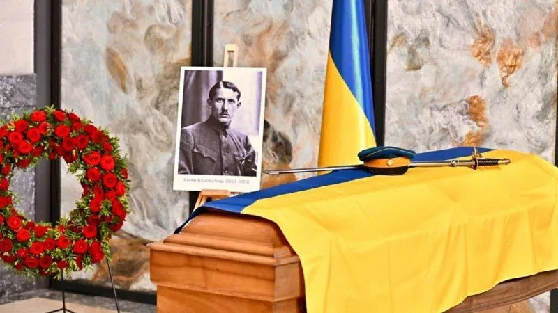 У Роттердамі ексгумували останки полковника Євгена Коновальця для повернення в Україну