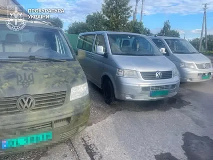 На Одещині та Рівненщині судитимуть за спроби продажу понад 50 гуманітарних авто