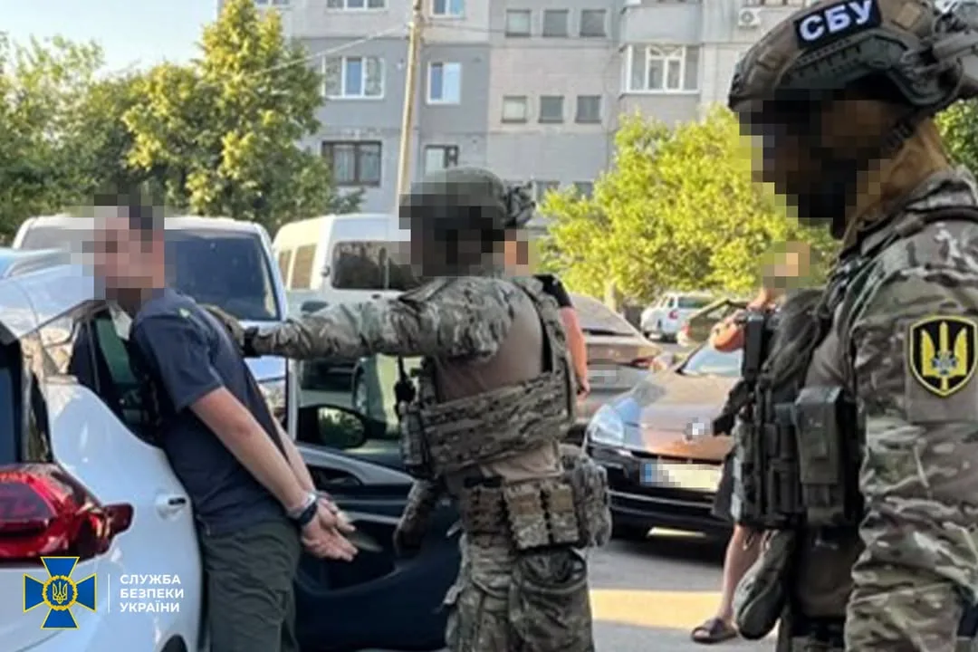 СБУ затримала агента рф, який коригував удари по нафтобазах і електростанціях у центрі України