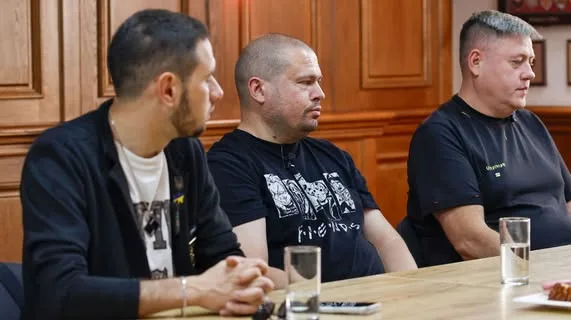 Американська журналістка Лора Лумер розповіла аудиторії про катування українських полонених РФ