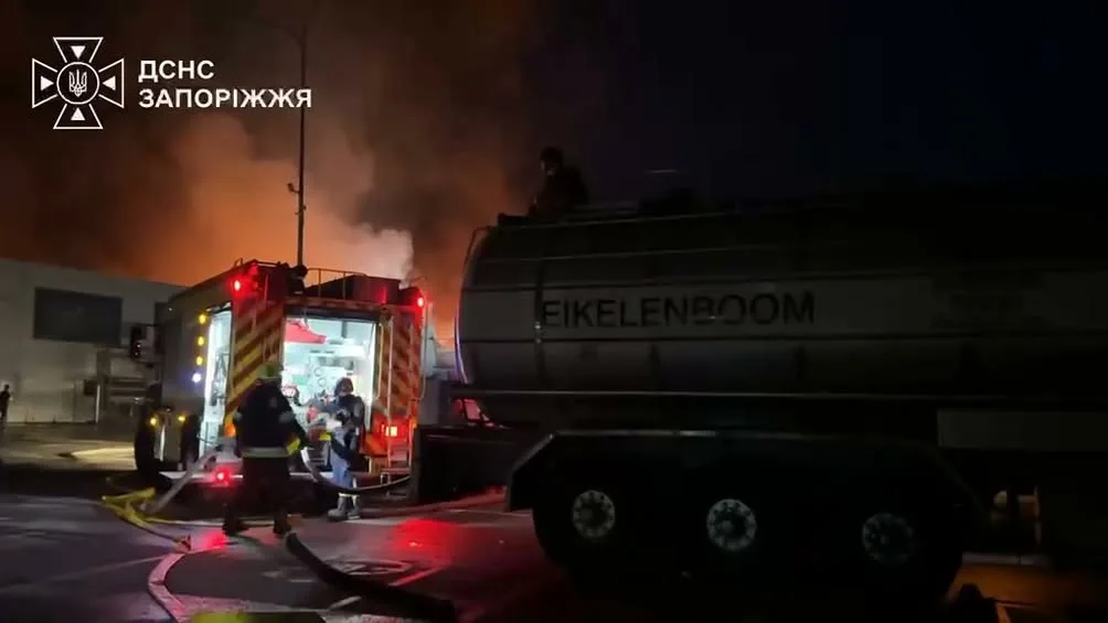 У Запоріжжі ліквідували масштабну пожежу після ударів російських дронів