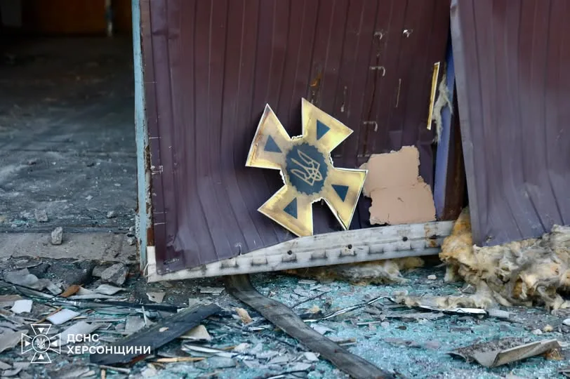 У Херсоні російські БпЛА вдарили по підрозділу ДСНС, пошкоджено техніку