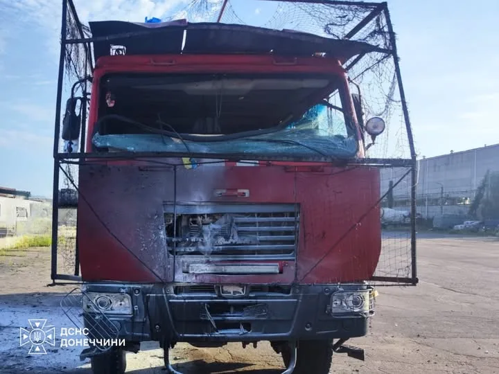 У Краматорську під час гасіння пожежі рятувальників атакував ворожий FPV-дрон