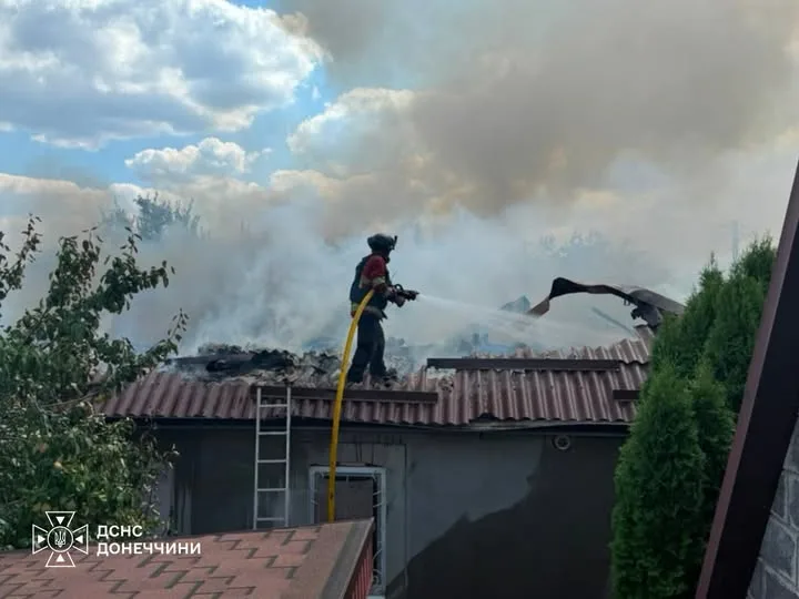 Російські удари по Донеччині: поранений у Слов’янську та численні пожежі