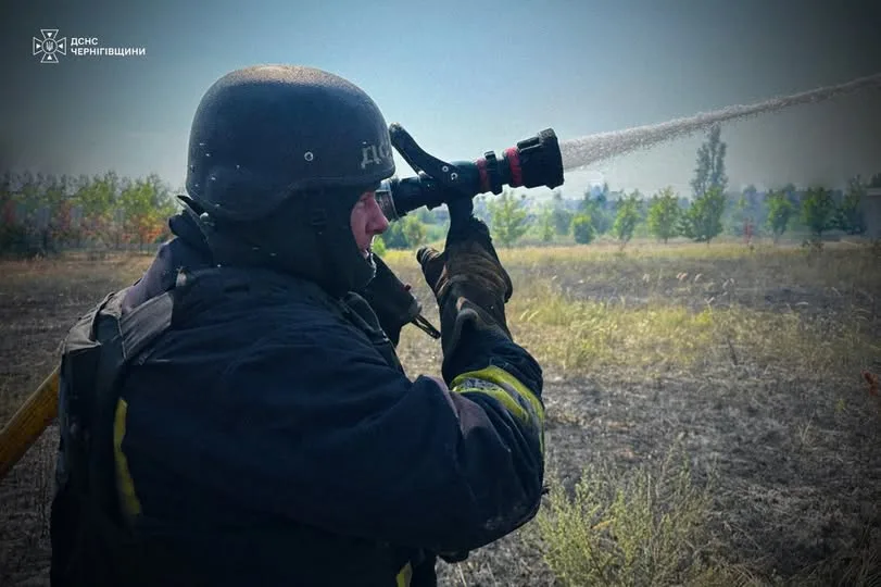 У Чернігові внаслідок атаки російського БпЛА поранено двох людей