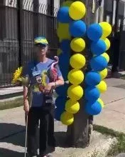 У Канаді співробітник посольства РФ щодня знищує синьо-жовті кульки