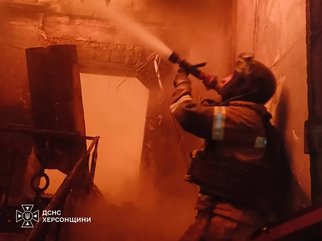У Херсоні рятувальники загасили пожежу після удару російського FPV-дрона