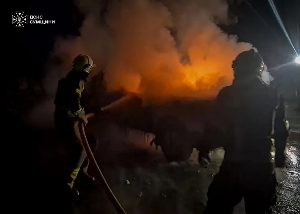 У Сумах російський дрон влучив у цивільне авто: одна людина загинула