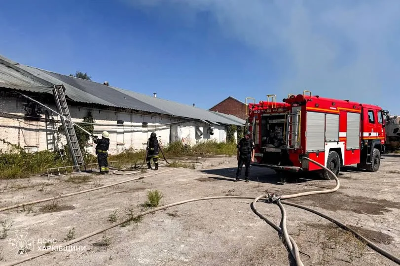 Російський удар БпЛА по агропідприємству в Коломаку на Харківщині спричинив пожежу