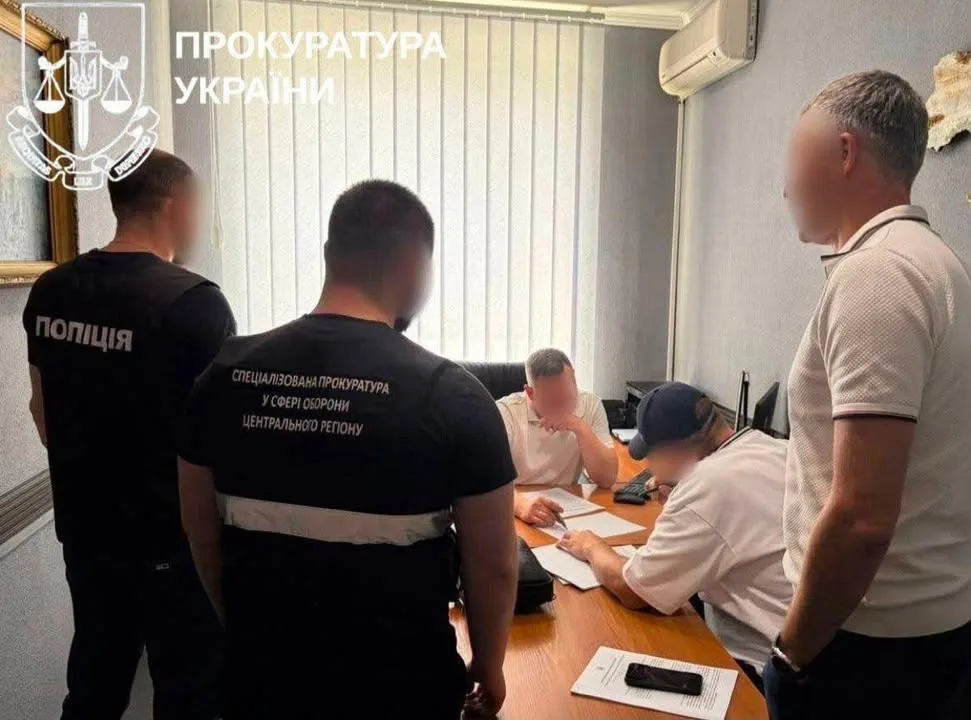 На Полтавщині посадовців і підприємця судитимуть за схему із закупівлею оптики для військових