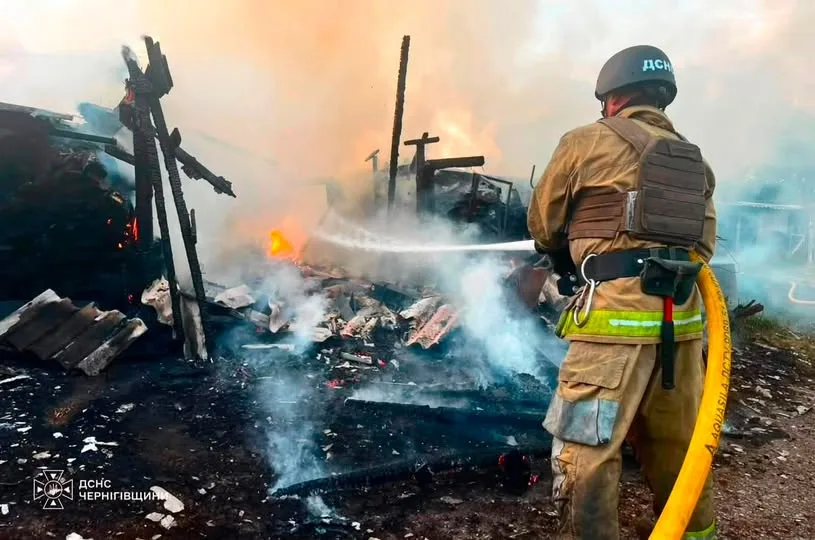 Російська атака на Чернігівщині: поранено 59-річну жінку та знищено склад