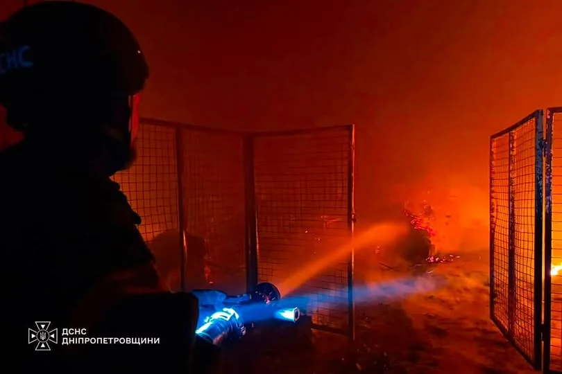Російські обстріли Дніпропетровщини: поранена 19-річна дівчина, пошкоджені підприємства та житло