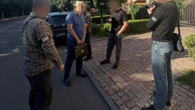 Власнику групи компаній та його сину повідомлено про підозру у пособництві державі-агресору