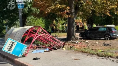 23-річному водію, який в’їхав у зупинку в Києві, повідомлено про підозру