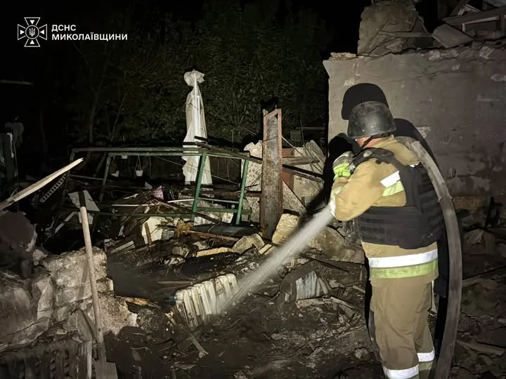 Російський удар по житловому сектору Миколаєва: загинула 89-річна жінка, семеро поранених