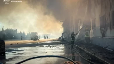 ДСНС гасить пожежі після російської атаки на Київщині: є загиблий і поранені