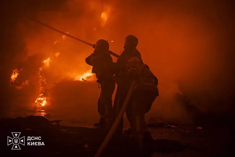 У Голосіївському районі Києва ліквідовано пожежу після повторної атаки РФ