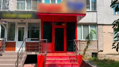 На Хмельниччині директора мовного центру підозрюють у розбещенні двох учениць