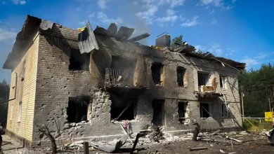 Російський ракетний удар по Балаклії: поранені двоє людей, одну жінку врятували з-під завалів