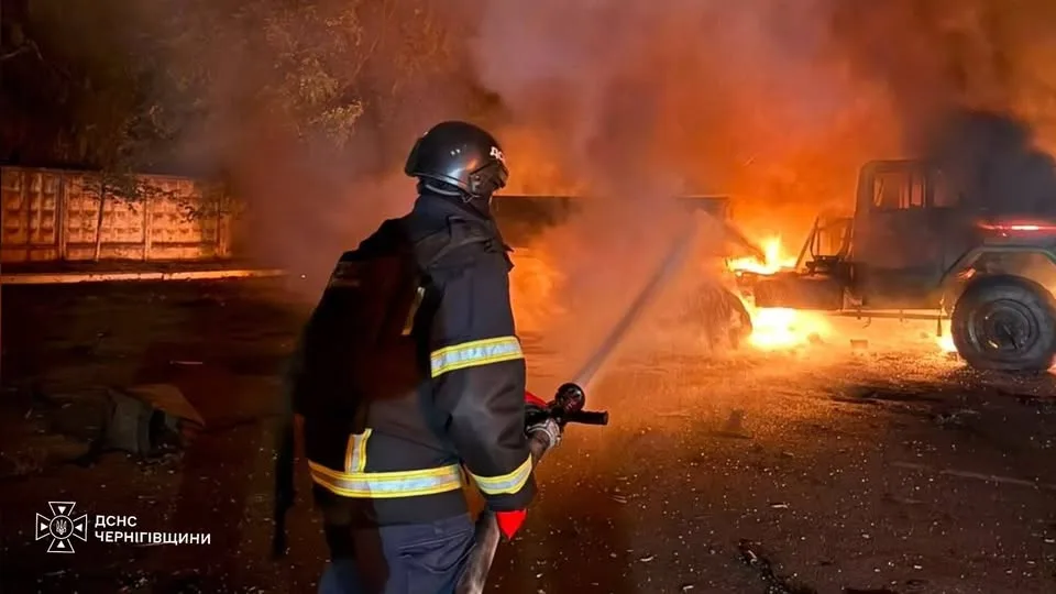 Чернігів та район зазнали чергової ворожої атаки, сталися пожежі