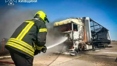 Атака РФ по автостоянці на Київщині: двоє загиблих і дев’ятеро поранених
