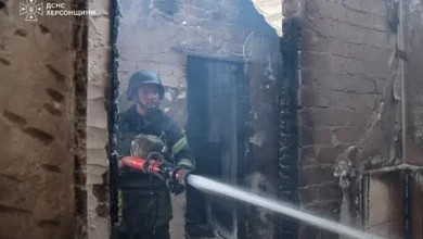Російські FPV-дрони атакували район Херсона, загорілися склади та вантажівки