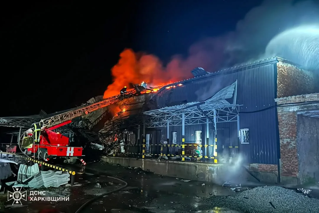 Росіяни вдарили дронами по поштовому відділенню в Лозовій на Харківщині