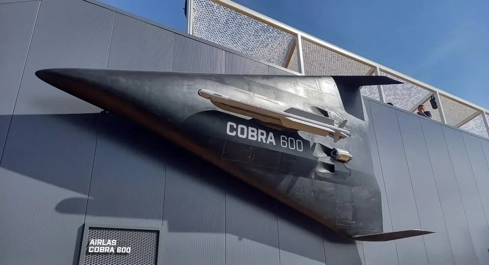 Німеччина випробовує багаторазовий реактивний дрон Cobra 600 з ракетою IRIS-T
