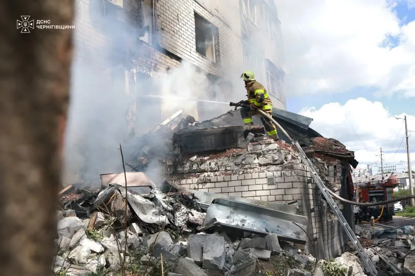 У Чернігові через падіння російського БпЛА постраждали 15 людей, серед них двоє дітей