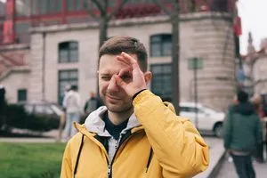 Як не псувати враження про себе, намагаючись привернути увагу