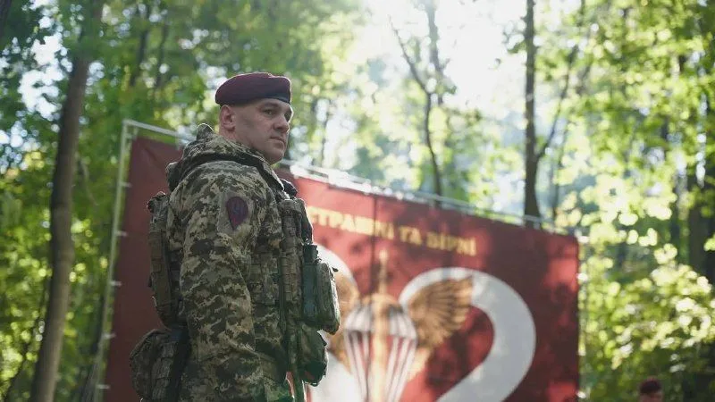 Командир 8-го корпусу ДШВ підтвердив наявність позицій у Курській області РФ