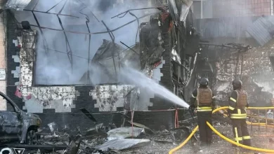 ДСНС: у Києві врятували двох людей після ранкового удару по адмінбудівлі