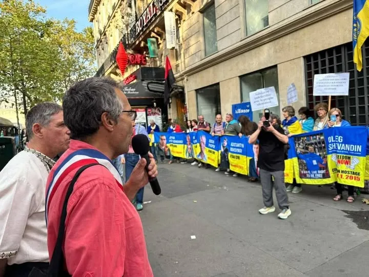 У Парижі пройшла хода на підтримку України та українських бранців
