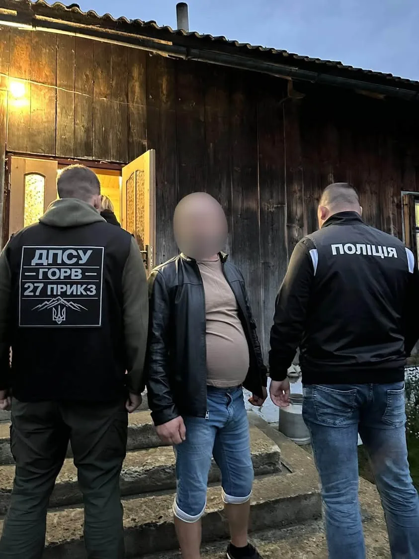 На Закарпатті затримали групу переправників, які за 6500 доларів планували вивезти чоловіка до Румунії