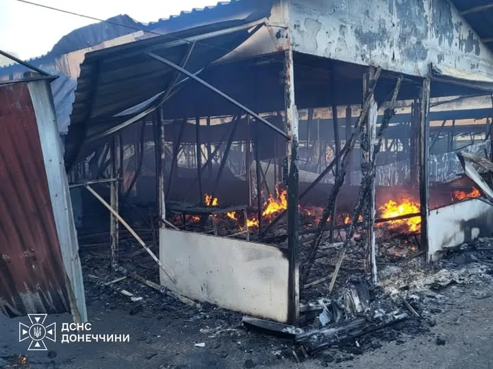 Російські обстріли Краматорського району: поранена жінка, пожежі в житлових будинках і на ринку
