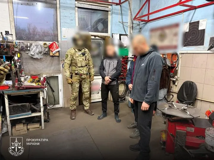 На Хмельниччині судитимуть екскомандира військової частини та солдата за схемою «служба на СТО»