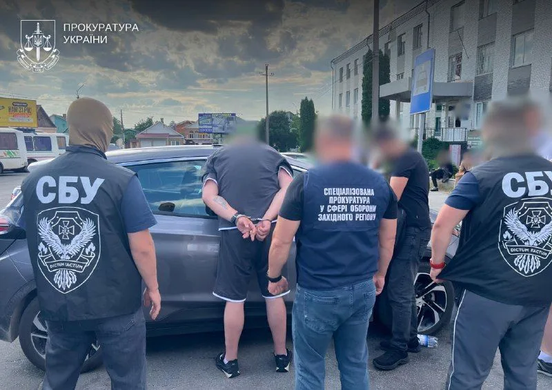 На Прикарпатті та Хмельниччині затримали військових посадовців за схеми з «тиловою» службою