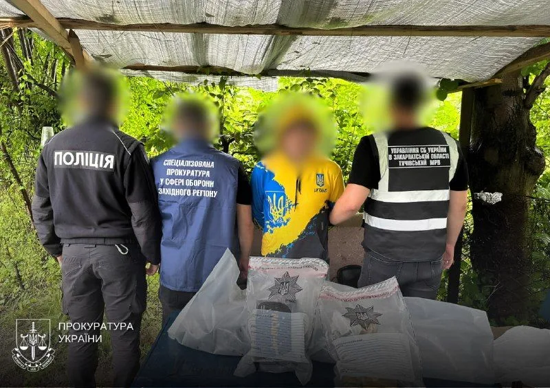 На Закарпатті викрили військовослужбовця на збуті трофейної зброї та боєприпасів