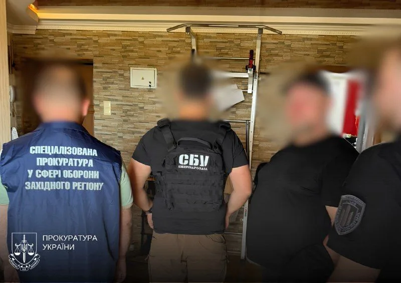 На Закарпатті викрили двох військових, які за 14 тисяч євро везли ухилянта до кордону