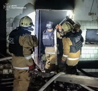 Нічна атака РФ по інфраструктурі на Полтавщині спричинила пожежу